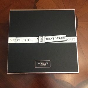 Victoria’s Secret gift wrap box
